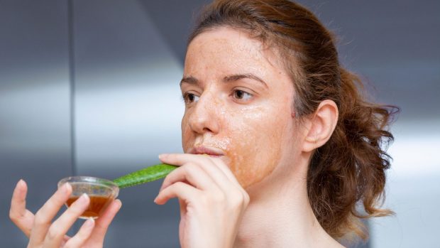 Cómo quitar las manchas de la cara con aloe vera: así podrás usarlo en tu rutina de noche